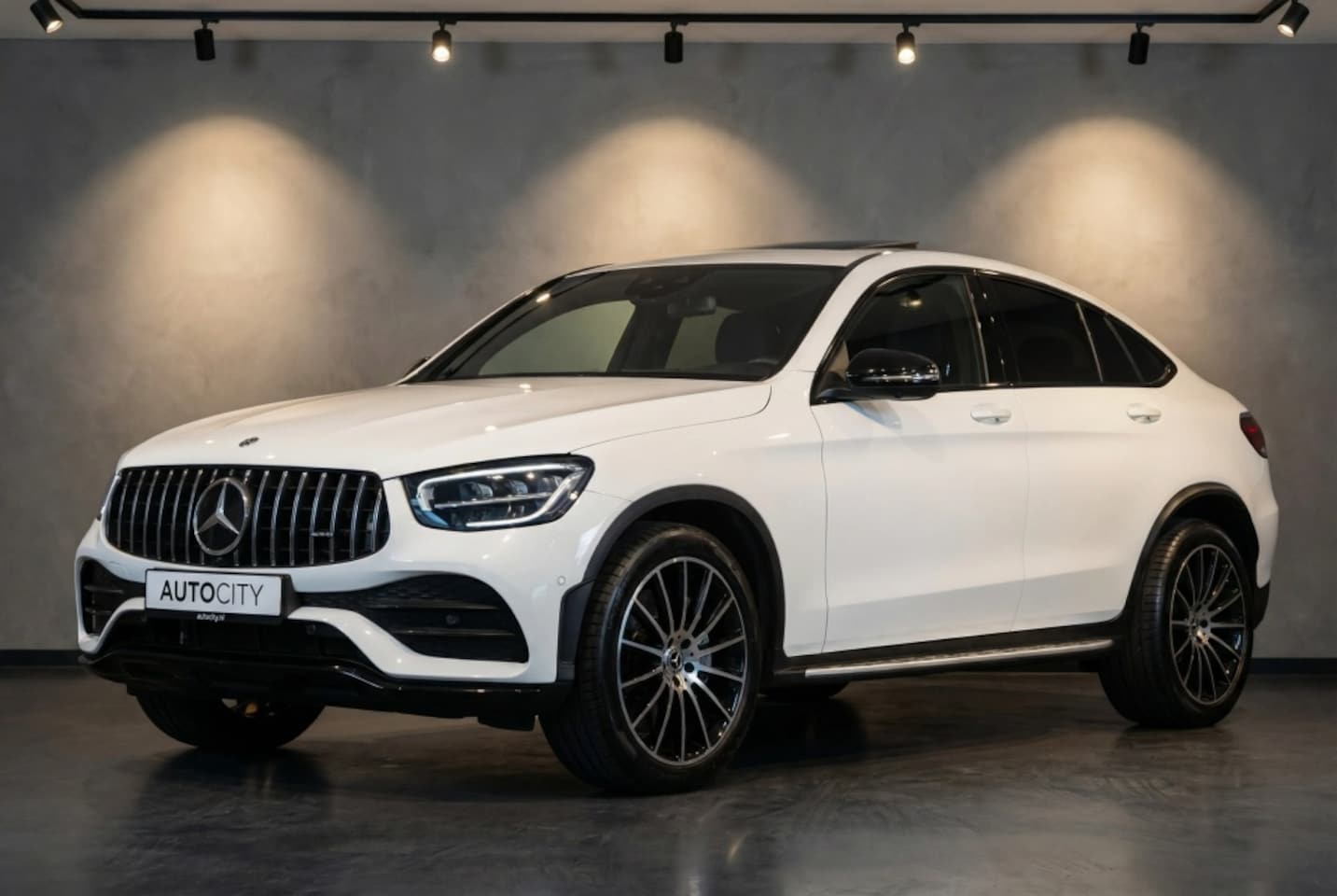 Mercedes-Benz GLC-klasse Coupé - GLC 300 4Matic AMG Line l Schuifdak l Camera l Keyless l - AutoWereld.nl