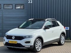Volkswagen T-Roc - 1.5 TSI Sport Business R|Pano|Trekhaak|Cam|Acc|Navi|Carplay|Dealer Oh