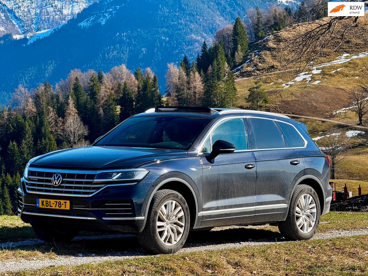Volkswagen Touareg - 3.0 TSi eHybrid 4MOTION / Luchtv / ACC / PANO / Stuurverw - AutoWereld.nl