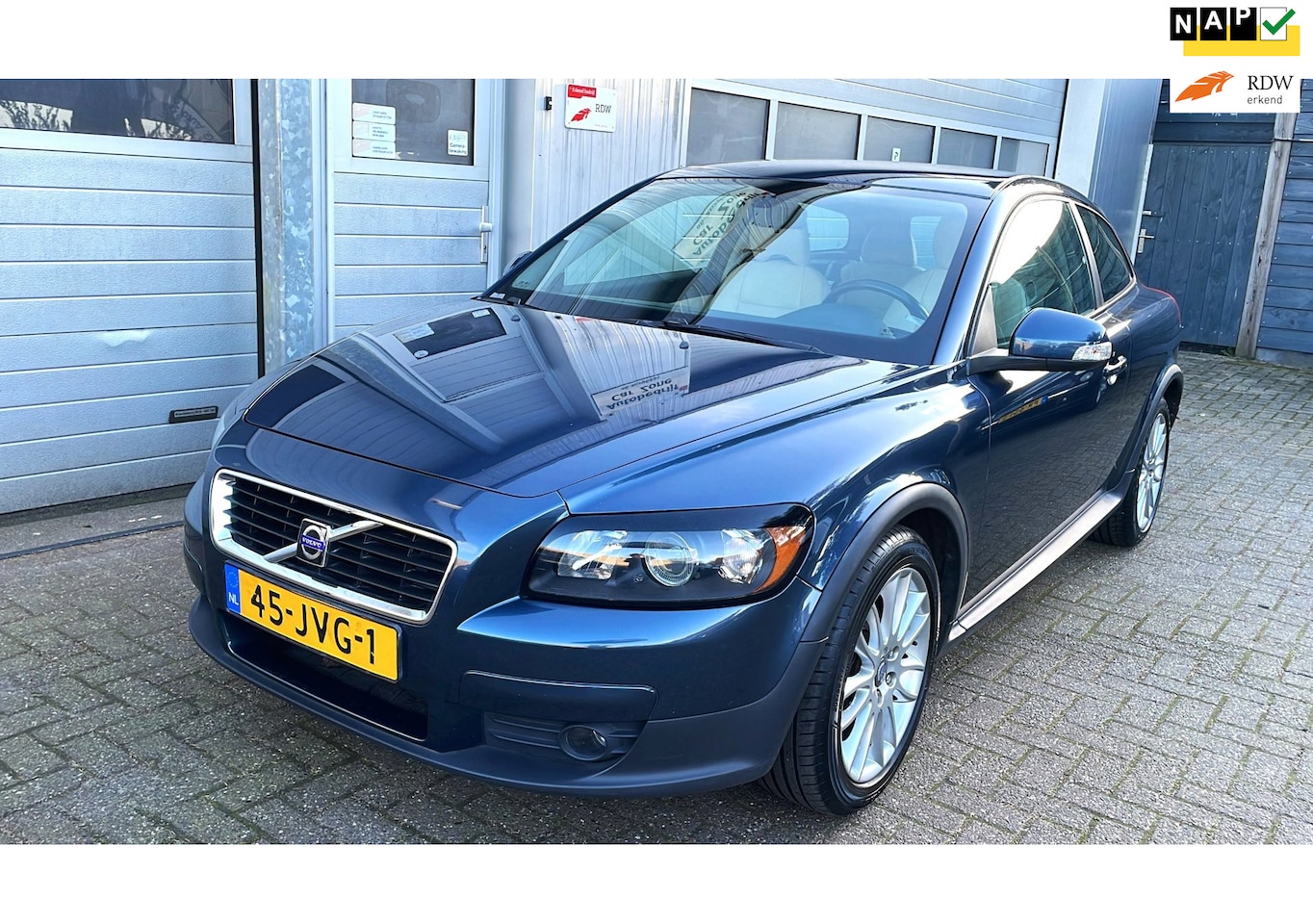 Volvo C30 - 1.8 Sport 2009-Leder-Clima-Cruise-Velgen-Trekhaak - AutoWereld.nl