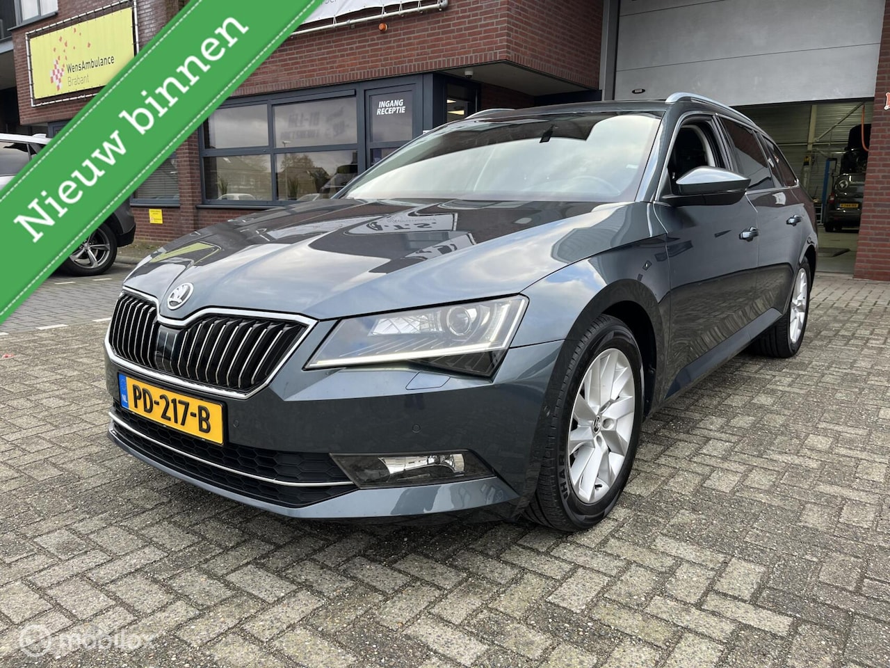 Skoda Superb Combi - 1.4 TSI ACT Style LEDER*PANO-DAK*TREKHAAK* - AutoWereld.nl