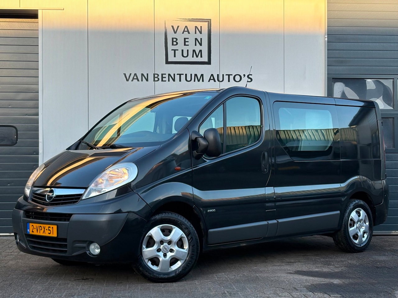 Opel Vivaro - 2.0CDTI 90pk DC 6-pers. Navi Airco Cruise MARGE - AutoWereld.nl
