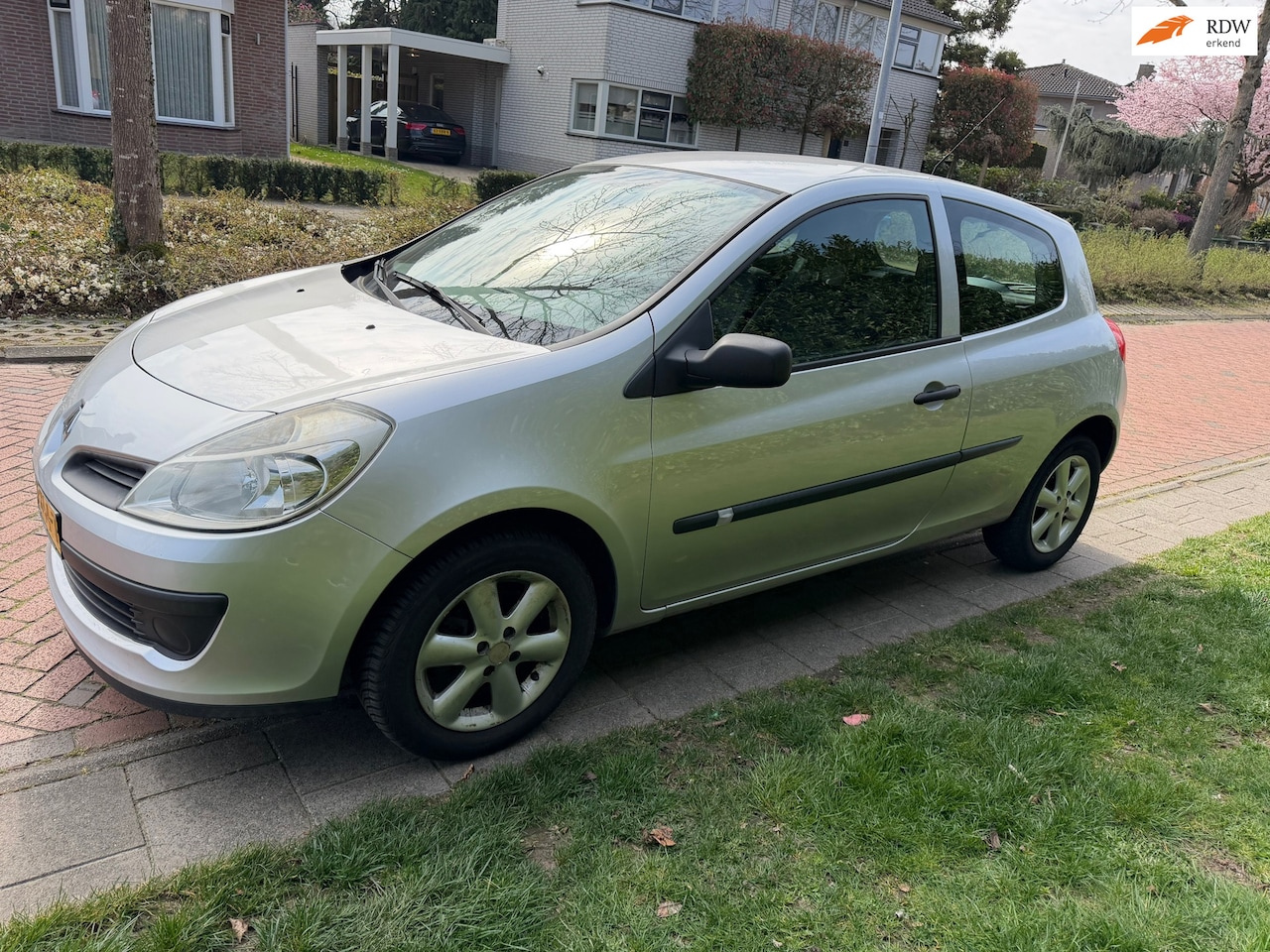 Renault Clio - 1.2 16V 1.2-16V, Airco, Nieuwe koppeling, APK 01-07-2026. - AutoWereld.nl