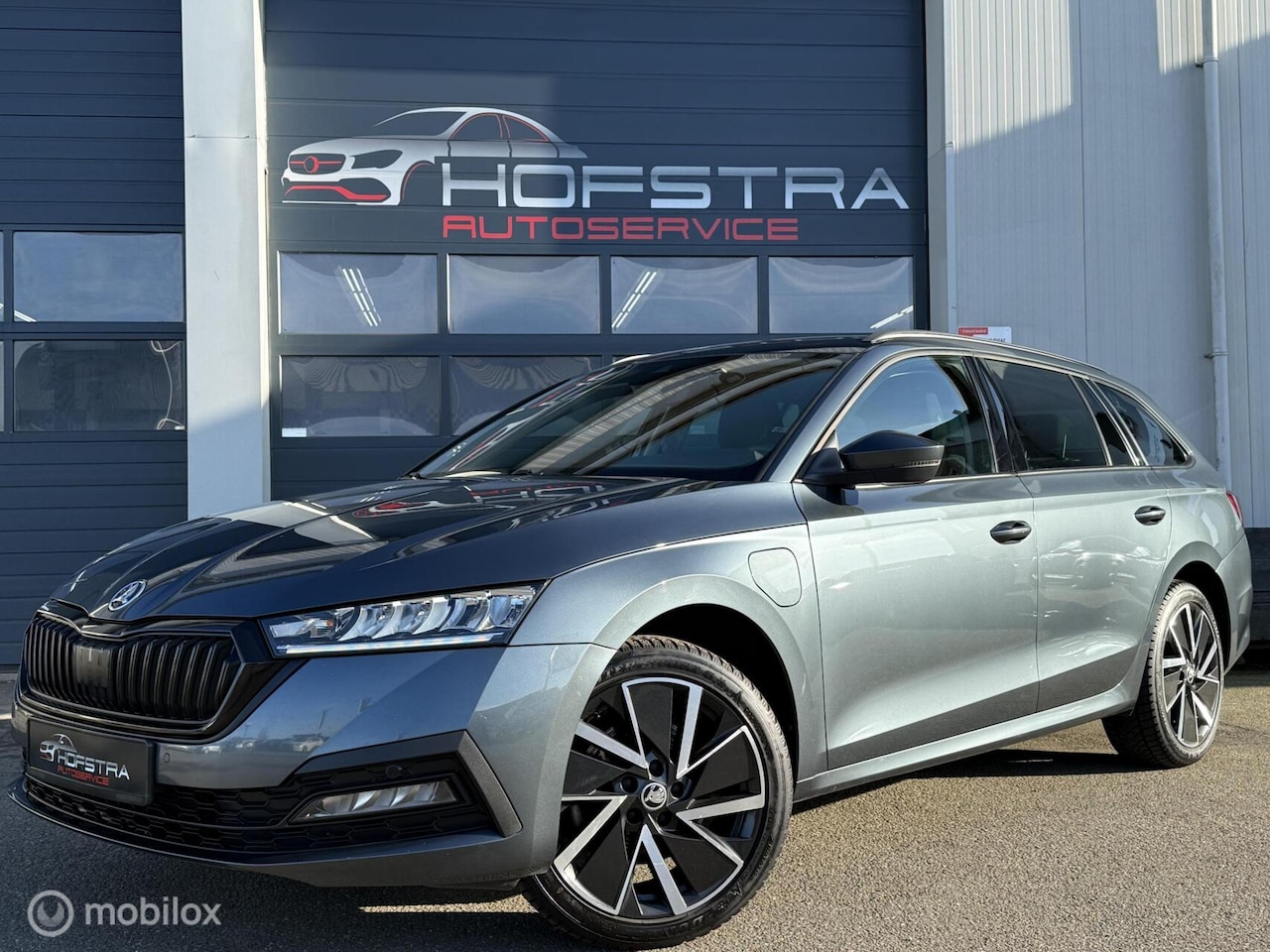 Skoda Octavia Combi - 1.4 TSI iV PHEV Business Edition VC 18” Blackline - AutoWereld.nl