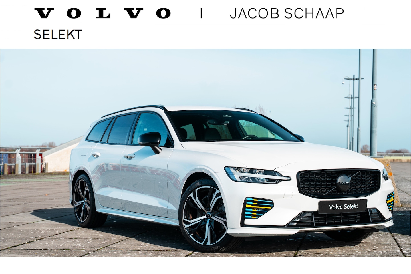 Volvo V60 - T6 Plug-in hybrid AWD Plus Dark / I Love Sweden uitvoering / Exterieur Styling kit / 19" V - AutoWereld.nl