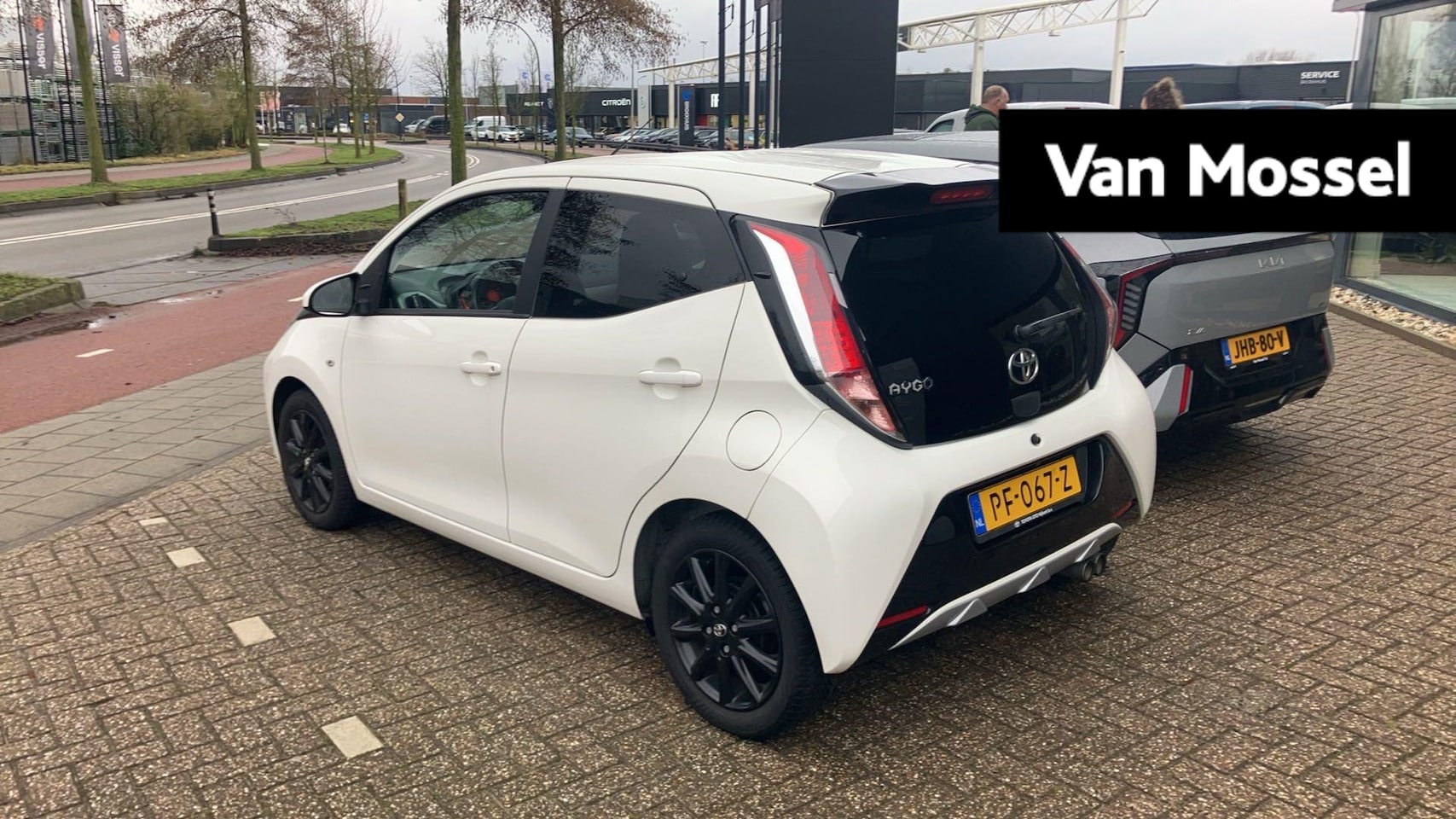 Toyota Aygo - 1.0 VVT-i x-sport APPLE CARPLAY / ANDROID AUTO | CAMERA | CRUISE | AIRCO | LMV | ONDERHOUD - AutoWereld.nl