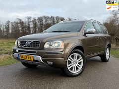 Volvo XC90 - 2.4 D5 Limited Edition Automaat / 7 Persoons / Panoramadak / Trekhaak / Leder / Navi / Xen
