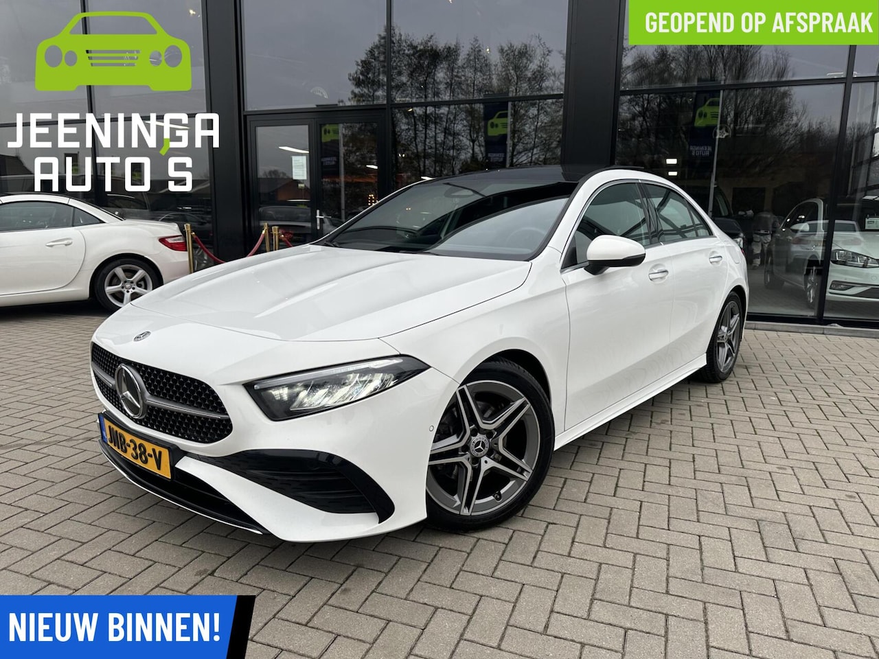 Mercedes-Benz A-klasse - 180 AMG Line|Distronic|Pano|18"AMG-wielen|Camera|Stoelverwarming - AutoWereld.nl