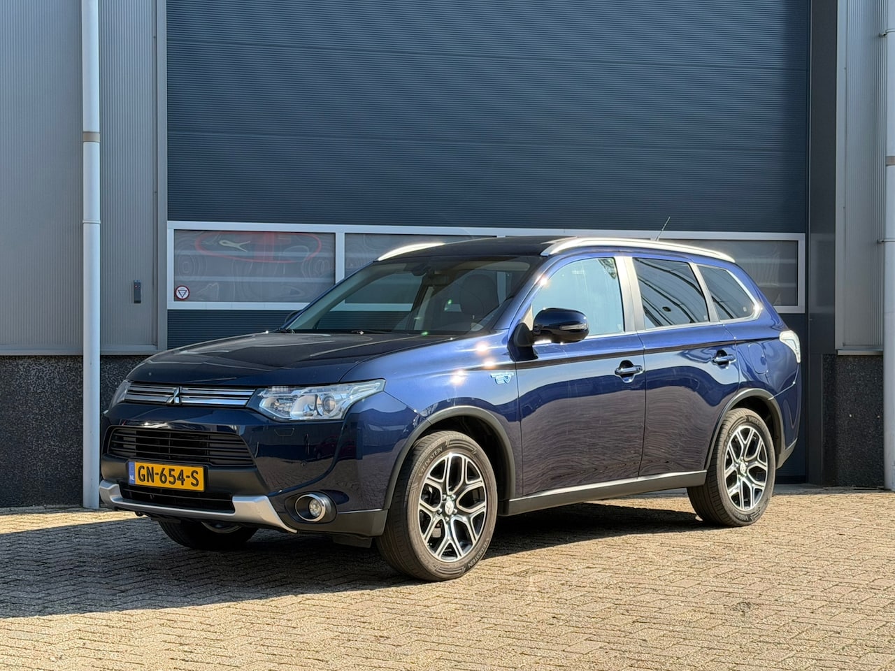 Mitsubishi Outlander - 2.0 PHEV Limited Edition X-Line bj.2015 Camera|Navi|Opendak|Nap. - AutoWereld.nl