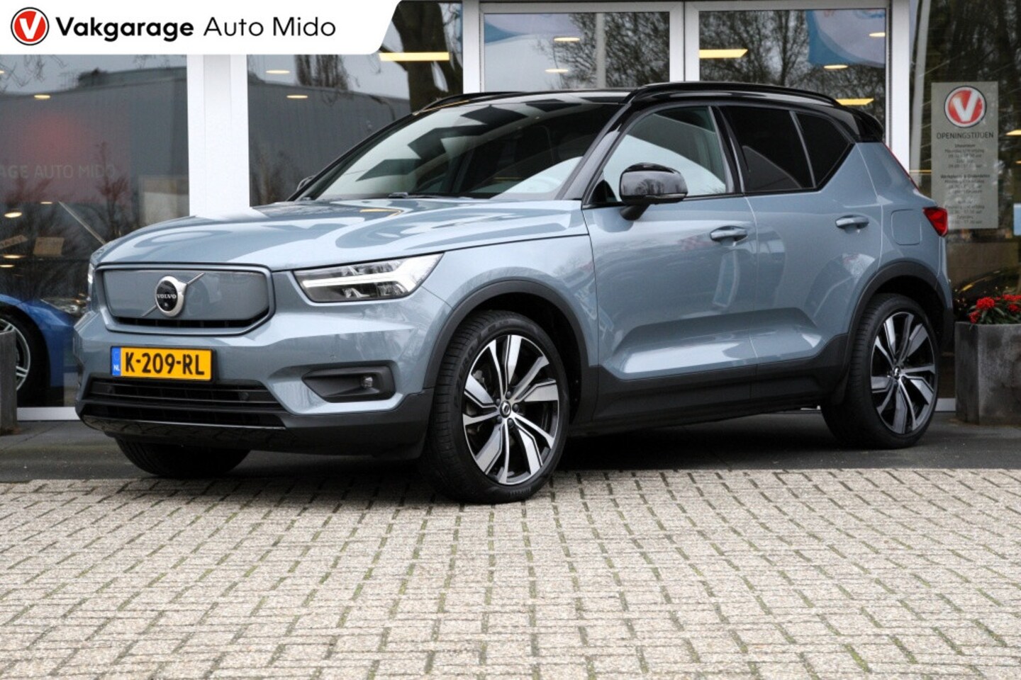 Volvo XC40 - Recharge P8 AWD R-Design | 1e eigenaar | Panorama | Trekhaak - AutoWereld.nl