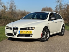 Alfa Romeo 159 Sportwagon - 1.7 TBI Dist 200 PK/Navi/Leder/Pdc