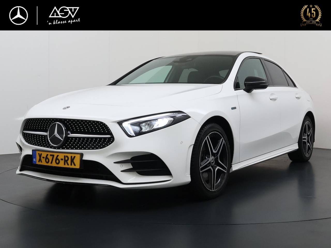 Mercedes-Benz A-klasse - 250 e AMG | Panorama - Schuifdak | Sfeerverlichting | Night Pakket | DAB+ Radio | Smartpho - AutoWereld.nl