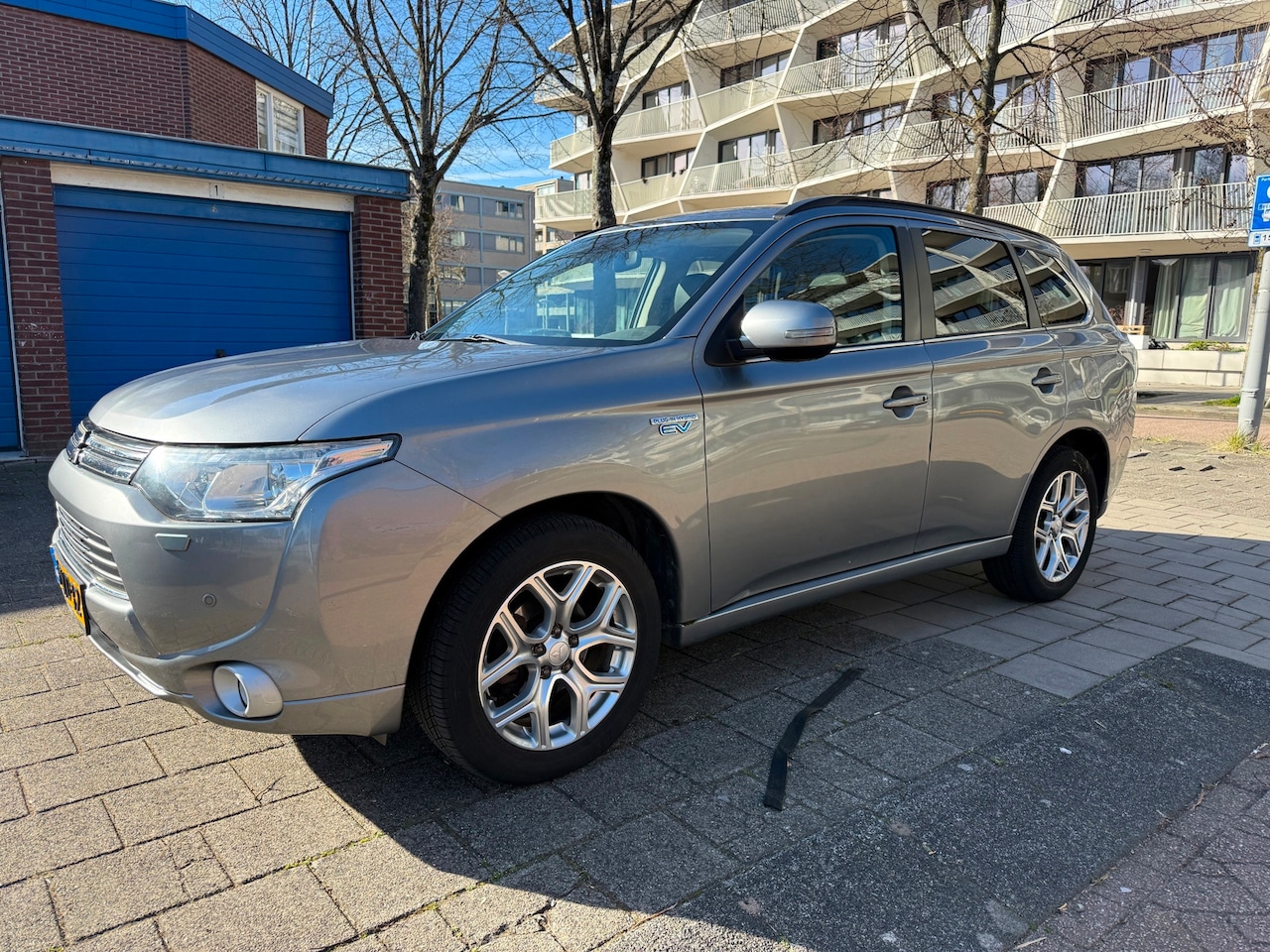 Mitsubishi Outlander - 2.0 PHEV Instyle+ Hybrid Leder Panorama NAP Cruise - AutoWereld.nl