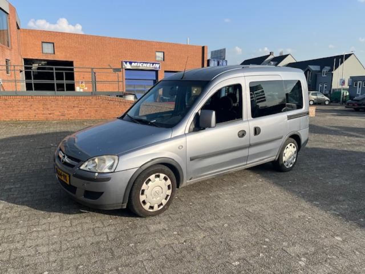 Opel Tour - 1.4-16V Enjoy 1.4-16V Enjoy, Airco, motor loopt niet goed - AutoWereld.nl