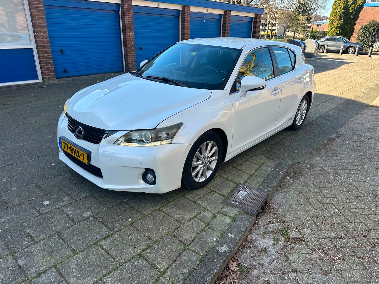 Lexus CT 200h - Hybrid NAVI PDC Cruise - AutoWereld.nl