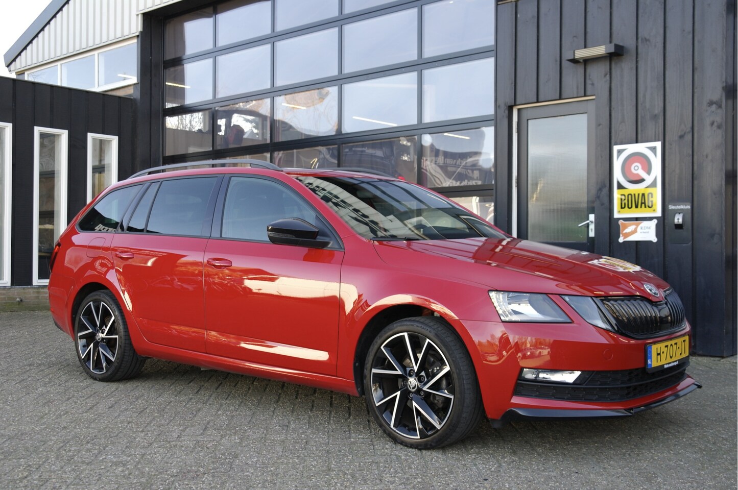 Skoda Octavia Combi - 1.5 TSI Greentech Sport Business Automaat | NL-Auto | Clima | Trekhaak | Carplay | Cruise - AutoWereld.nl