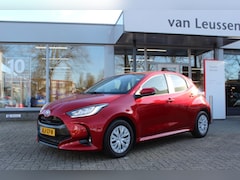 Toyota Yaris - 1.5 HYBRID 115 BUSINESS DODEHOEK KEYLESS PARK.SENSOREN DRAADLOOS-LADEN AD-CRUISE APPLE/AND