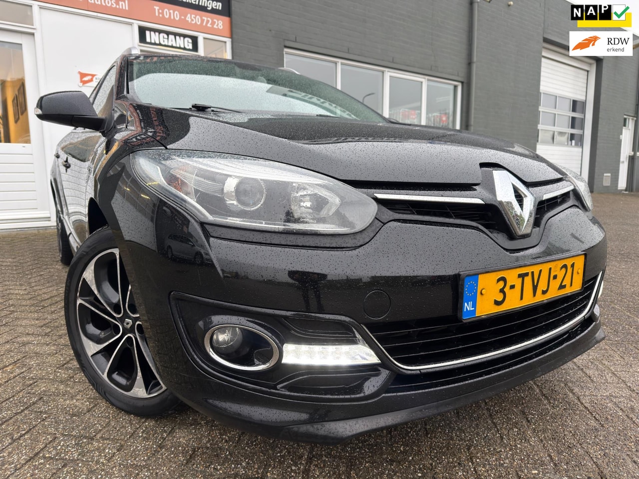 Renault Mégane Estate - 1.2 TCe Bose met parkeersensoren en navigatie en bluetooth telefoon / media - AutoWereld.nl