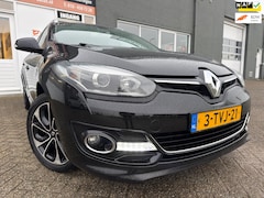 Renault Mégane Estate - 1.2 TCe Bose met parkeersensoren en navigatie en bluetooth telefoon / media