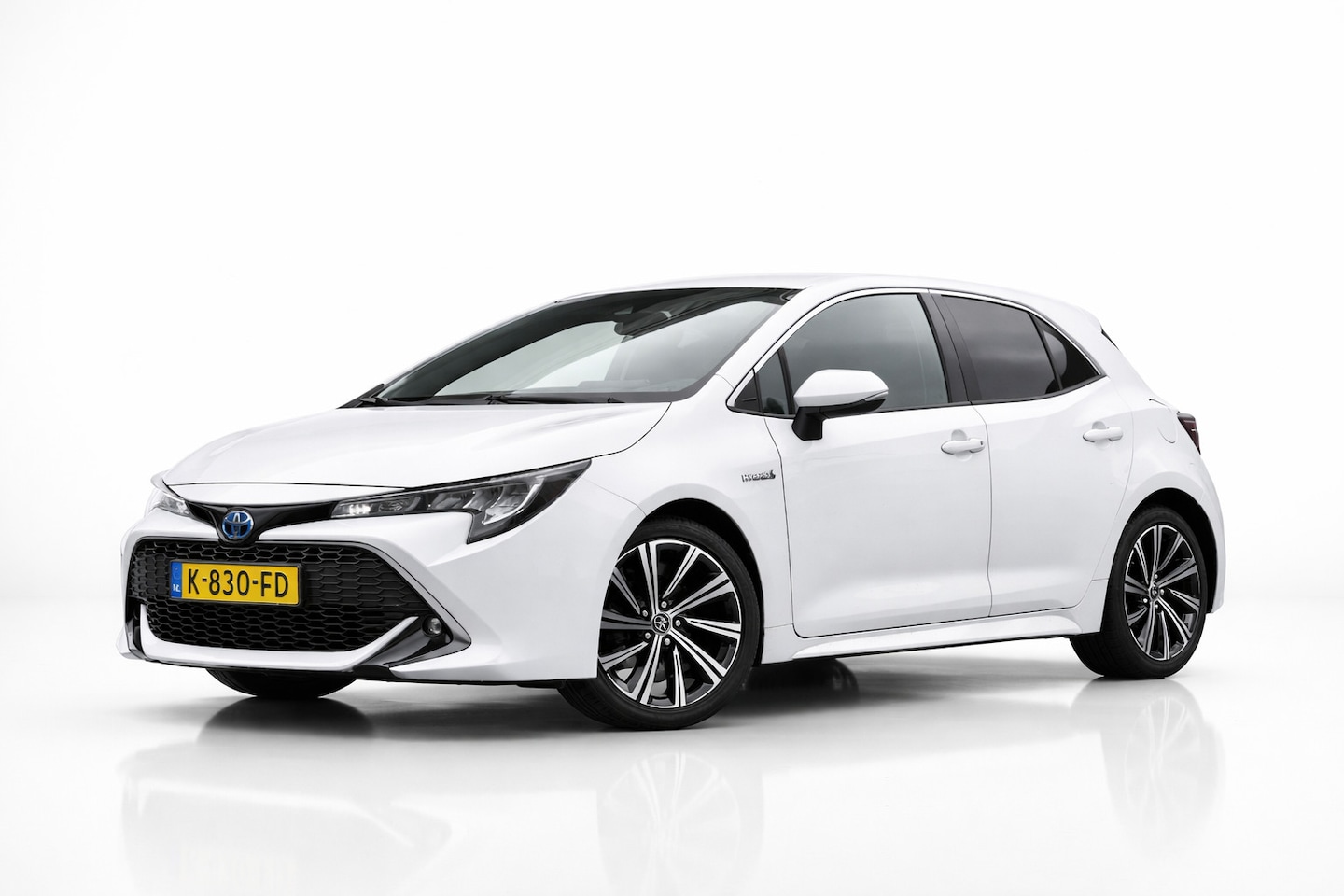 Toyota Corolla - 1.8 Hybrid Dynamic | CAMERA | APPLE CARPLAY | ANDROID AUTO | NAP | STOELVERWARMING - AutoWereld.nl