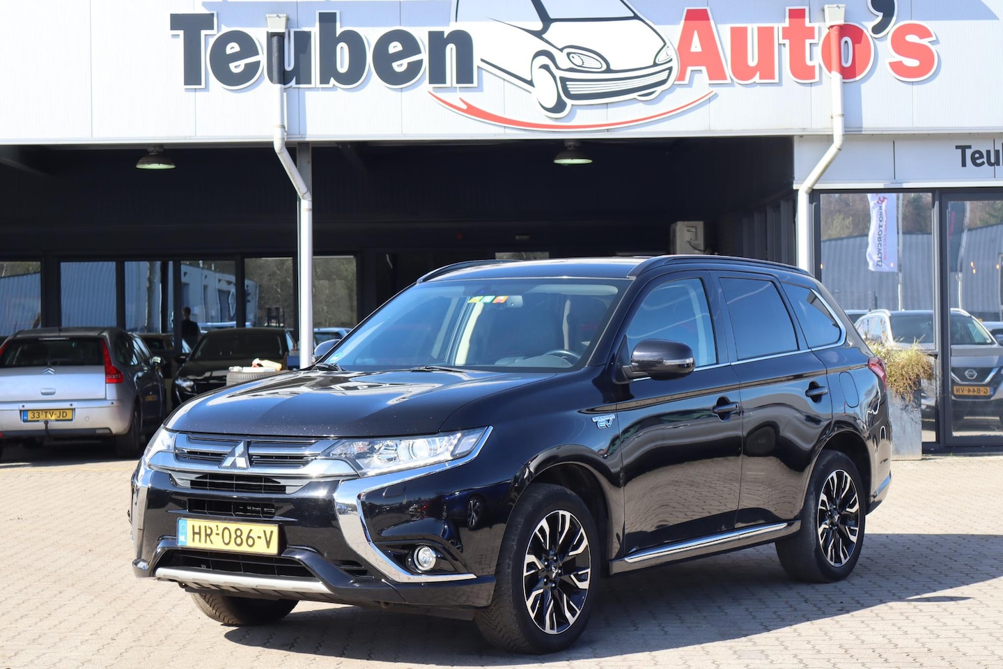 Mitsubishi Outlander - 2.0 PHEV Business Edition Navigatie, Cruise control, Camera, Climate control - AutoWereld.nl