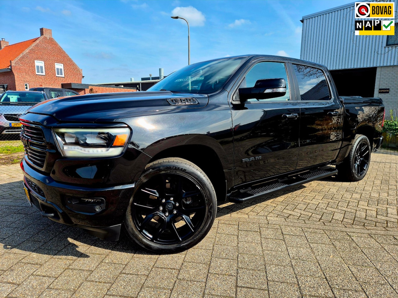 Dodge Ram 1500 - 5.7 V8 401PK 4x4 Crew Cab Big Horn + Nieuw model|NAP|OH historie|Panorama|LED|Leder|Trekha - AutoWereld.nl