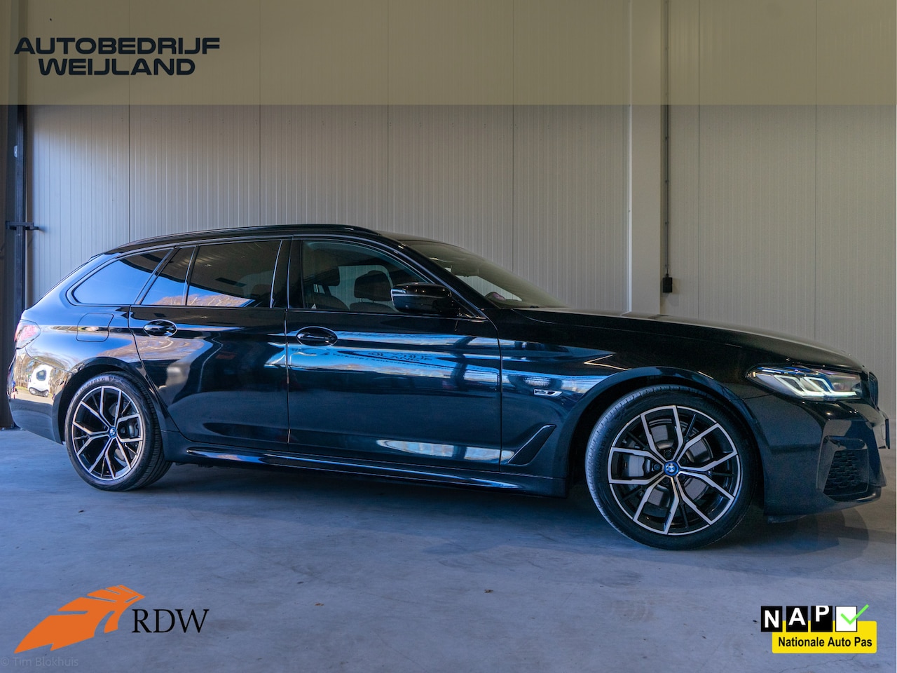 BMW 5-serie Touring - 530e Business Edition Plus M-sport I Trekhaak I Pano I Harman kardon I 1ste eig. I 19" I L - AutoWereld.nl