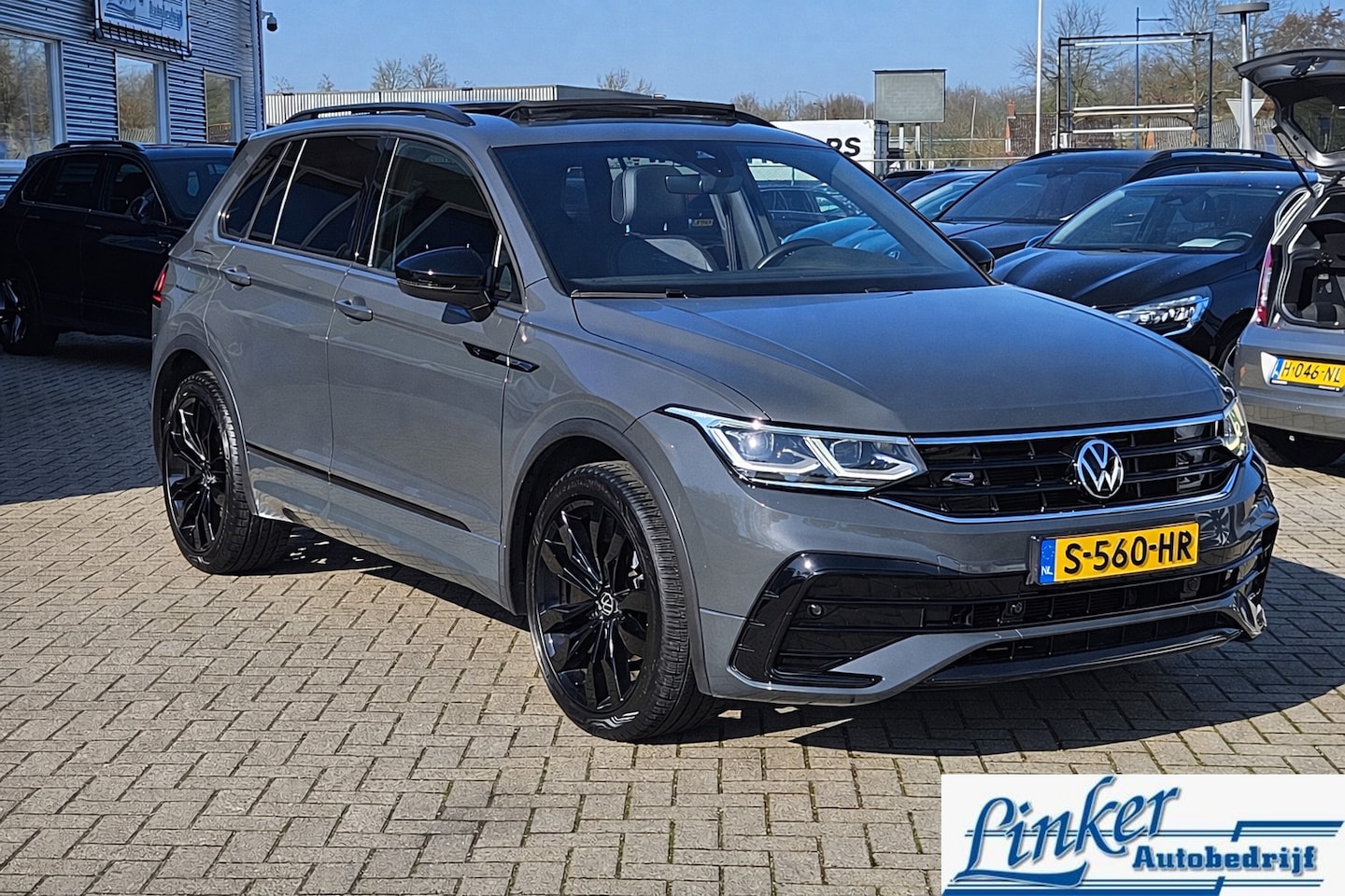 Volkswagen Tiguan - 1.5 TSI R-Line BLACK LINE PANO STOELVERW 20INCH DOLPHIN GREY - AutoWereld.nl