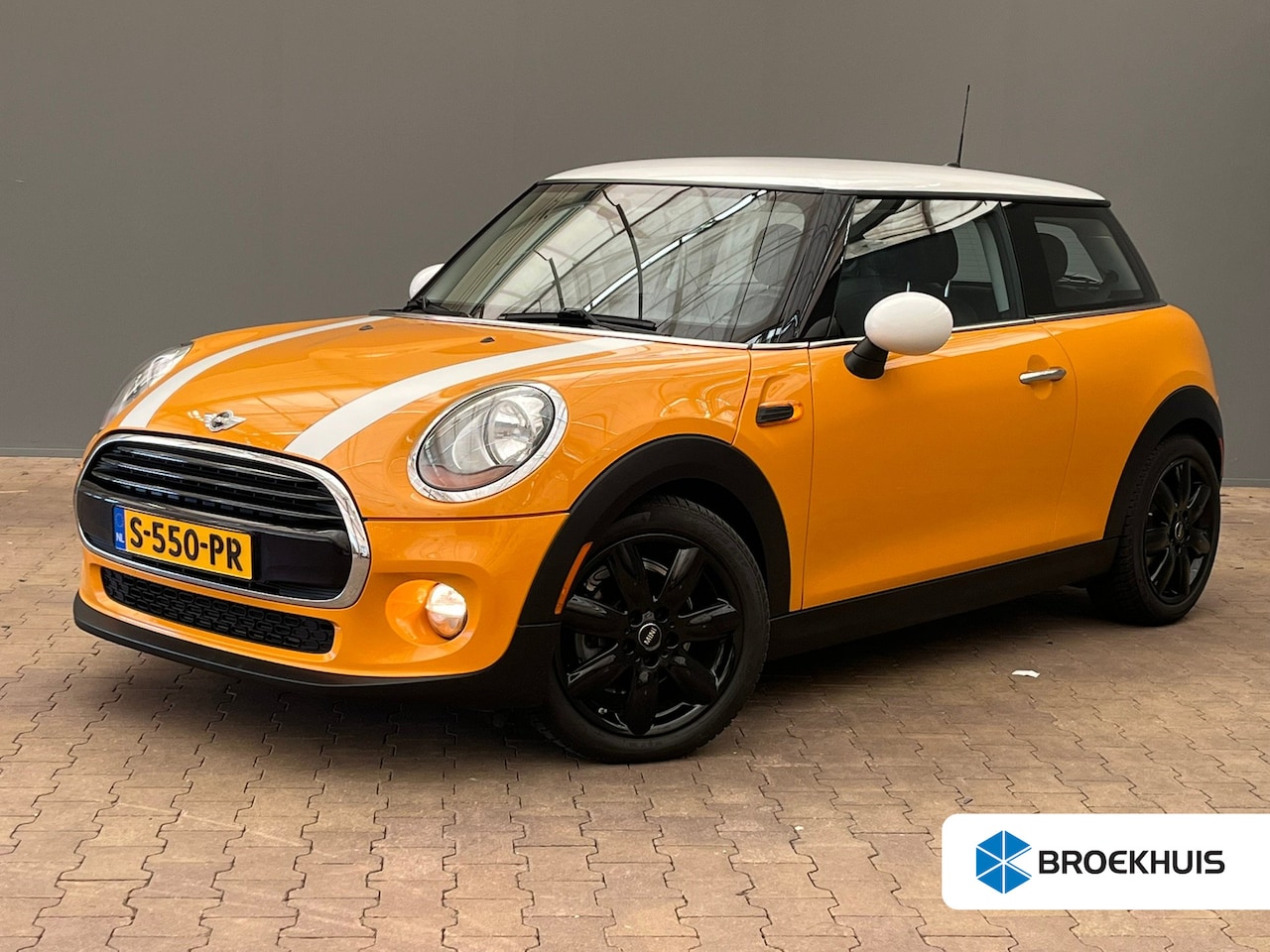 MINI Cooper - Mini 1.5 Chili AUTOMAAT! Stoelverwarming | Airco | Cruise Control | Bluetooth | Unieke Kle - AutoWereld.nl