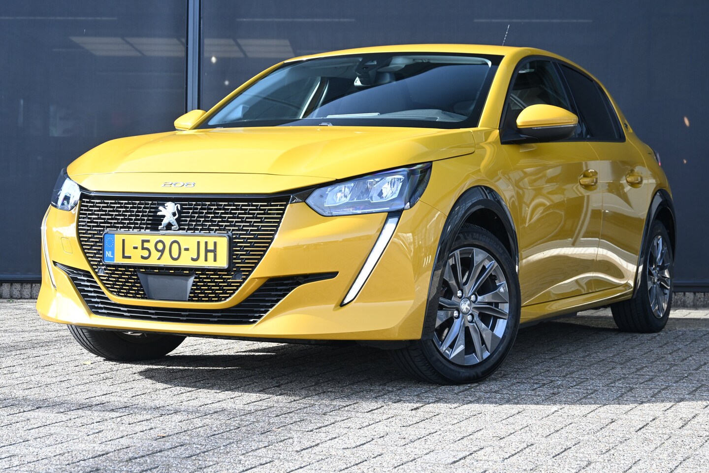 Peugeot e-208 - EV Allure Pack 50 kWh 3 Fase 11kW | Navigatie | Achteruitrijcamera | Keyless-Start | Full- - AutoWereld.nl