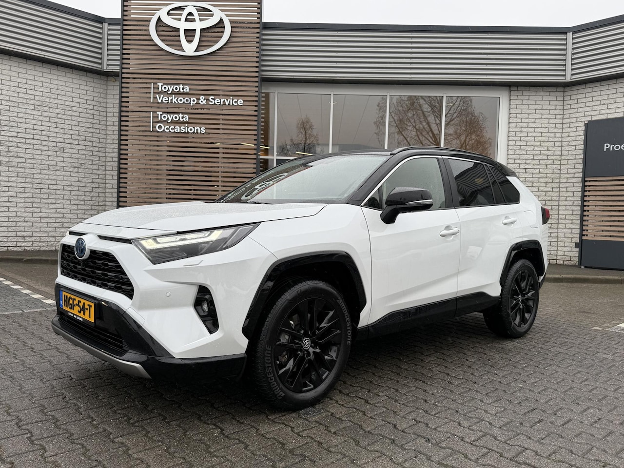 Toyota RAV4 - 2.5 HYBRID STYLE STUUR/STOELVERW EL-STOEL EL-ACHTERKLEP VOORRUITVERW LED KEYLESS JBL 360-C - AutoWereld.nl