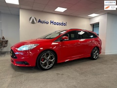 Ford Focus Wagon - 2.0 EcoBoost ST-3|RECARO LEDER|XENON|CAMERA