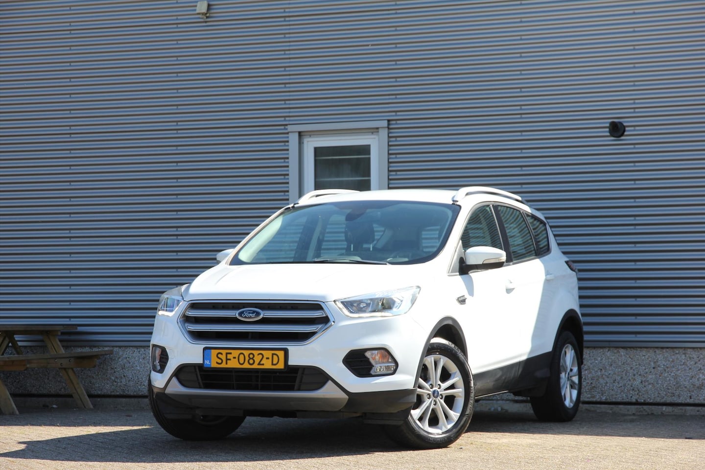 Ford Kuga - 1.5 EcoBoost 120pk 2WD Titanium | Frozen White | Camera | Rijklaar! - AutoWereld.nl