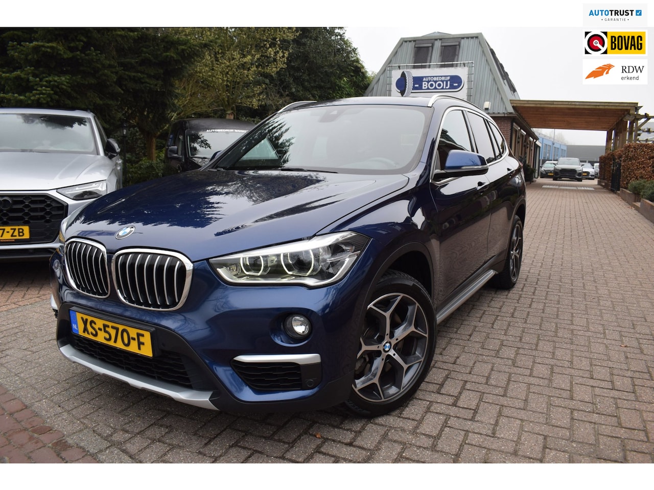 BMW X1 - SDrive20i Orange Edition III AUTOMAAT/PANO DAK/CRUISE/NAVI/TREKH/NL-AUTO/HEAD-UP/STOEL VER - AutoWereld.nl
