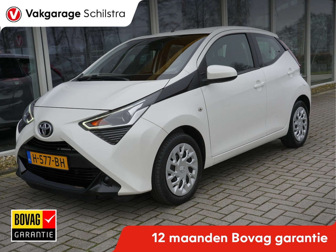 Toyota Aygo - 1.0 VVT-i x-play Automaat | CarPlay | Achteruitrijcamera | Airco - AutoWereld.nl
