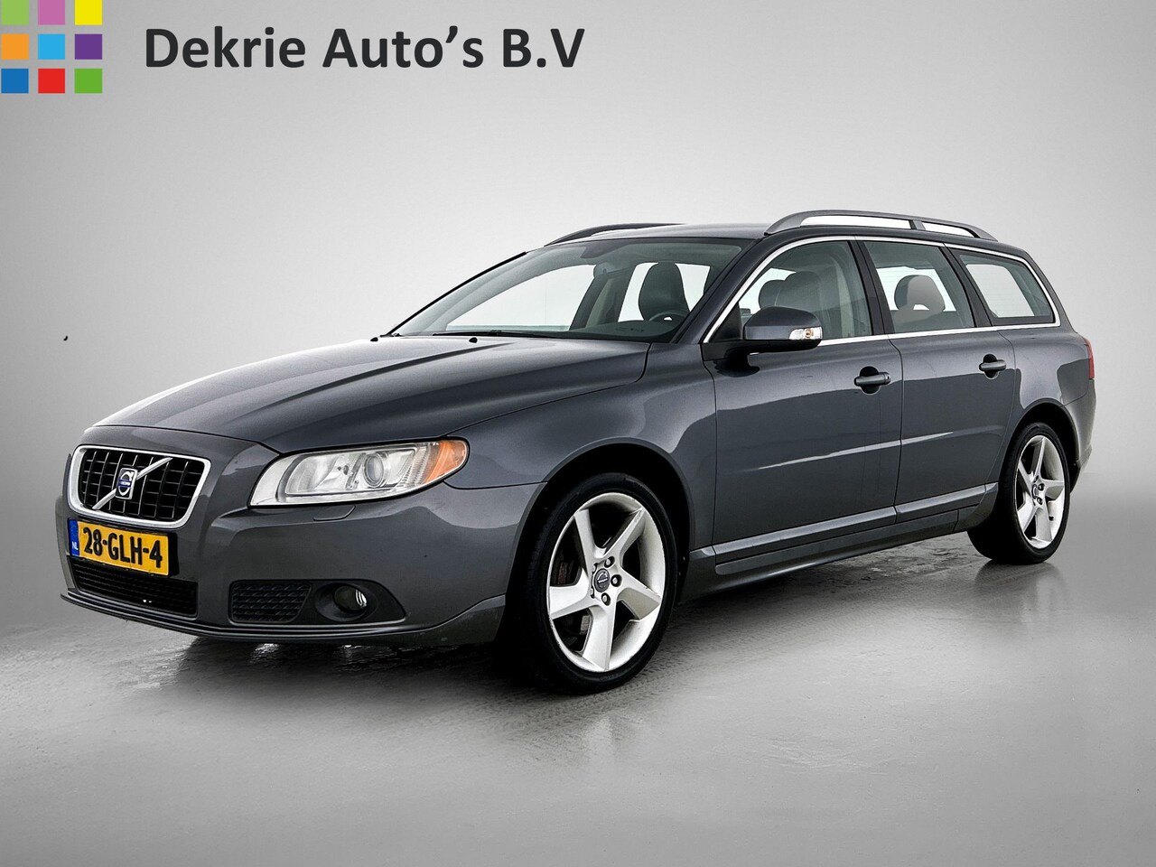 Volvo V70 - 2.4 D5 Automaat 185PK Summum / Trekhaak / Cruise-ctr. / Leder comfort / Navigatie / Airco- - AutoWereld.nl