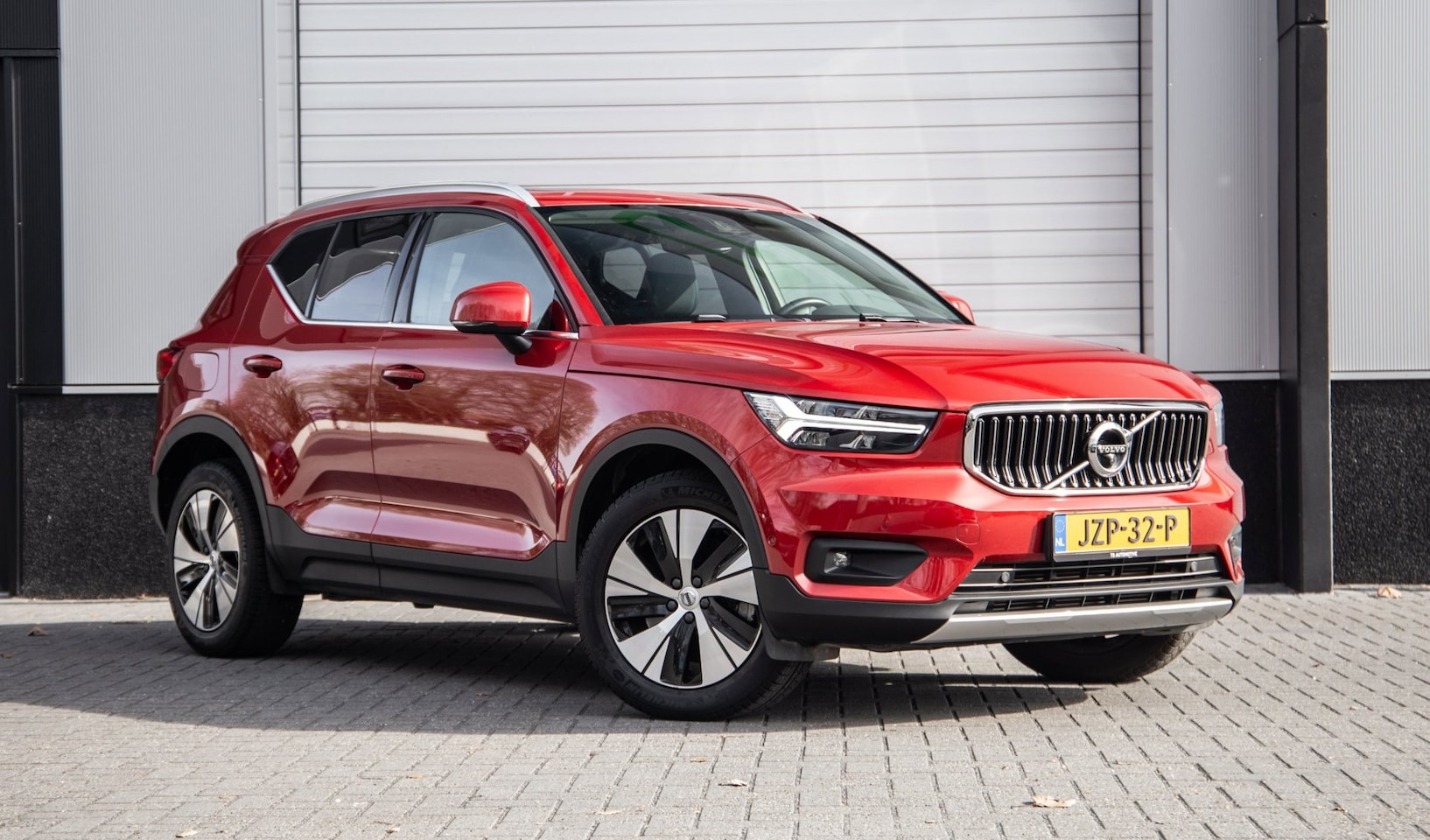 Volvo XC40 - 1.5 T5 Recharge Inscription / SOH 88% / Trekhaak / Panorama / 360 Camera - AutoWereld.nl