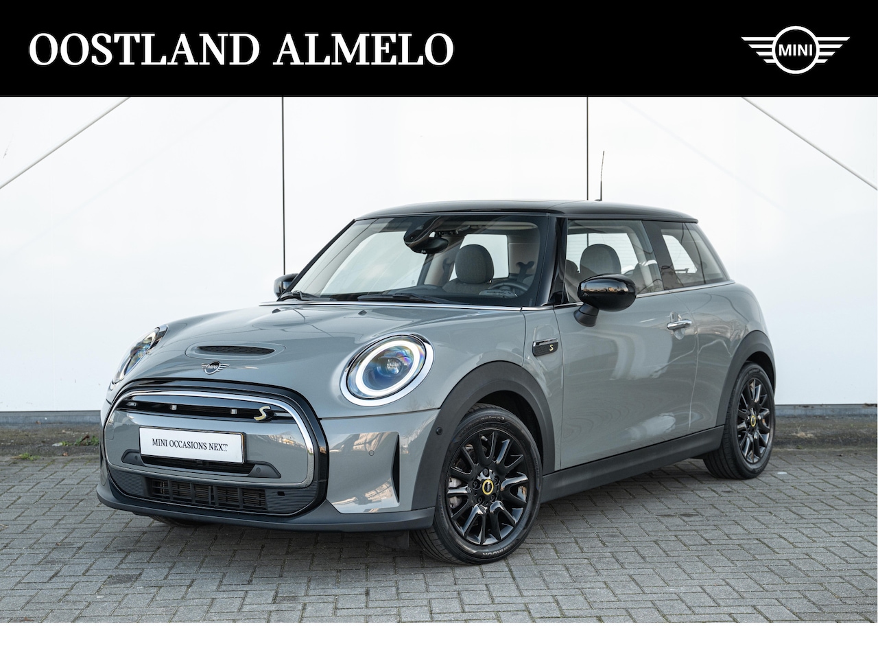 MINI Mini-Electric - Classic / Panoramadak / Sportstoelen / Achteruitrijcamera / Active Cruise Control - AutoWereld.nl