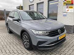 Volkswagen Tiguan - 1.5 TSI Life / Carplay / Add. Cruise / Climate Controle / Telefoon / Stoelverwarming