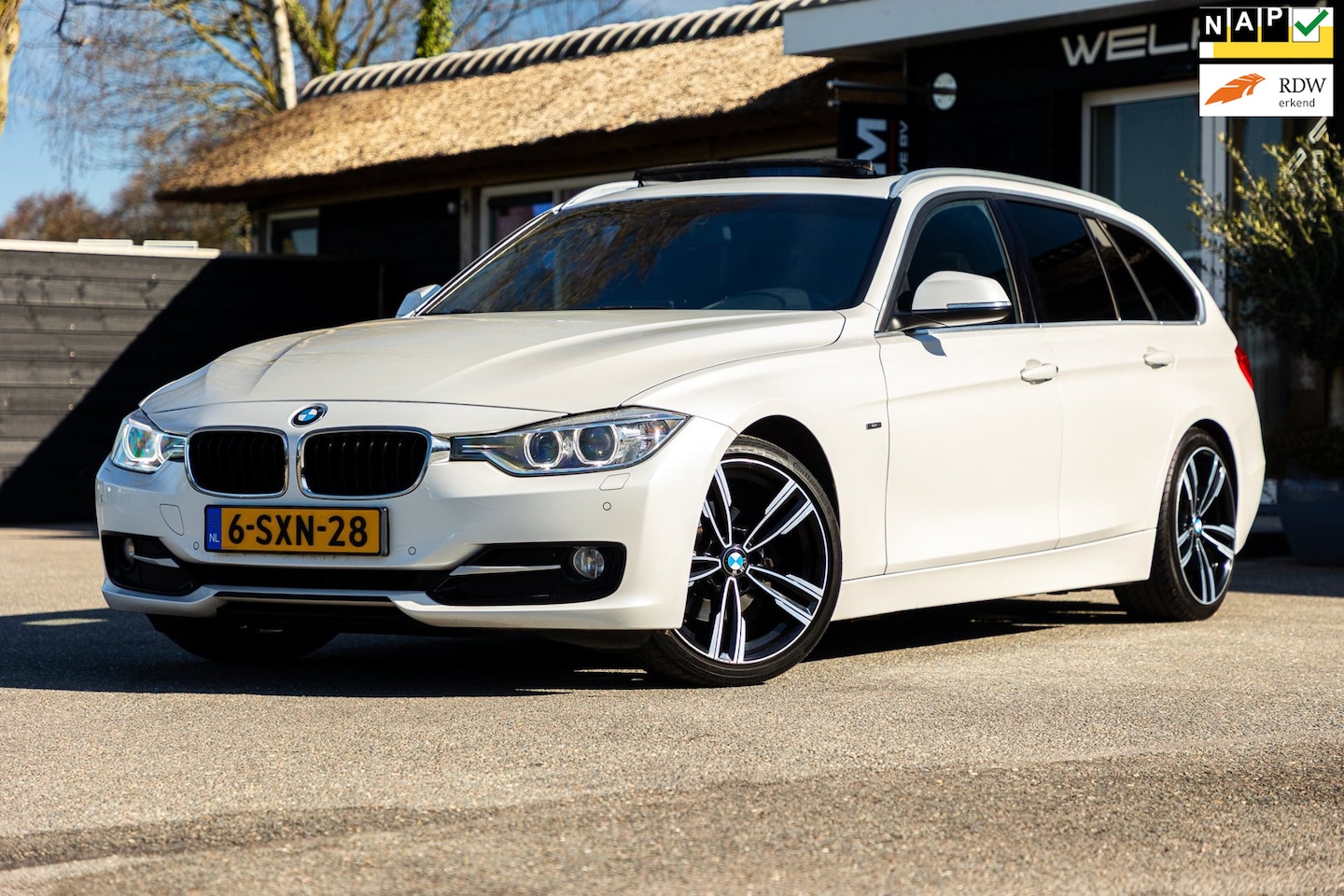 BMW 3-serie Touring - 320d Automaat I Panoramadak I Leder I Parelmoer I LCI I Navi groot I Stoelverwarming I Roo - AutoWereld.nl