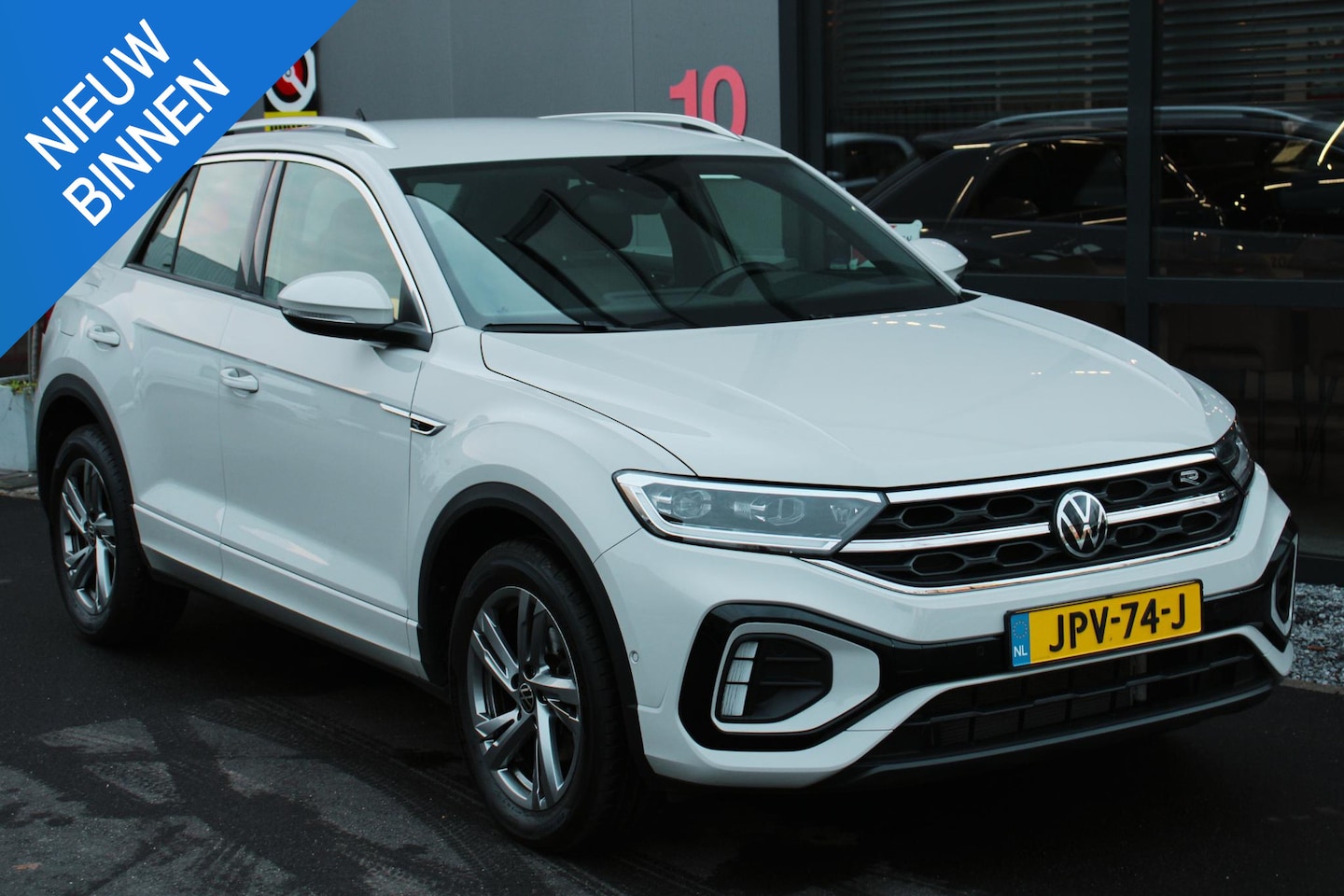 Volkswagen T-Roc - 1.0 TSI R-Line 1.0 TSI R-Line, 38DKM, WINTERPAKKET, LED, PDC - AutoWereld.nl