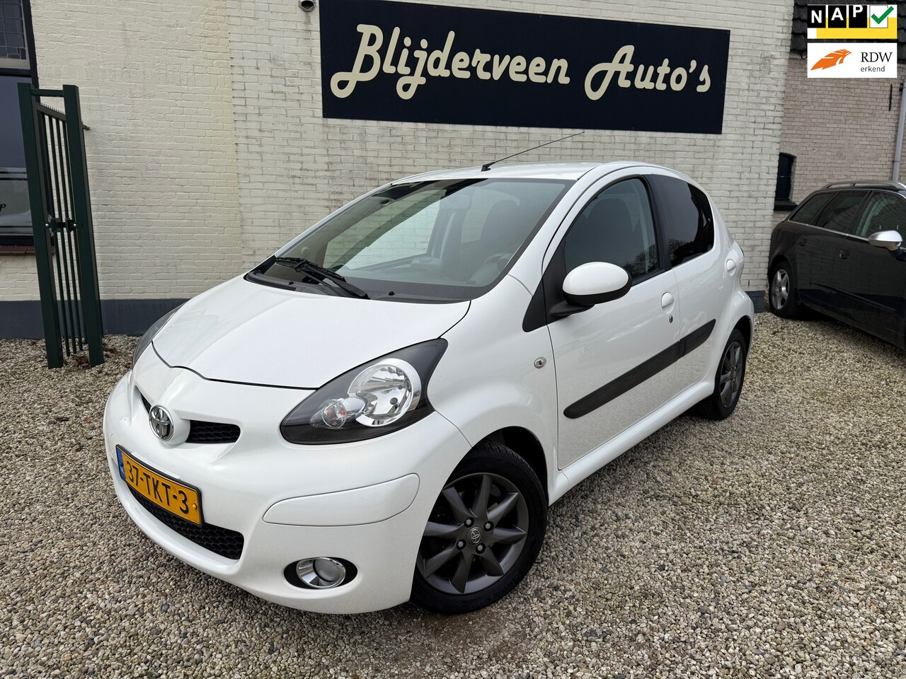 Toyota Aygo - 1.0-12V Dynamic Navigator 1e Eigenaar | 5Drs | Airco | Navi | LM | A.S. Banden - AutoWereld.nl