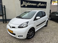 Toyota Aygo - 1.0-12V Dynamic Navigator 1e Eigenaar | 5Drs | Airco | Navi | LM | A.S. Banden
