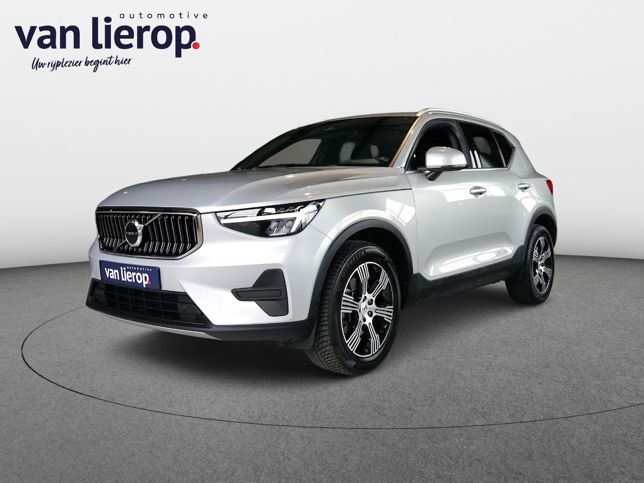 Volvo XC40 - 2.0 B3 Plus Bright STOEL/STUUR-VERWARMING | H&K - AutoWereld.nl