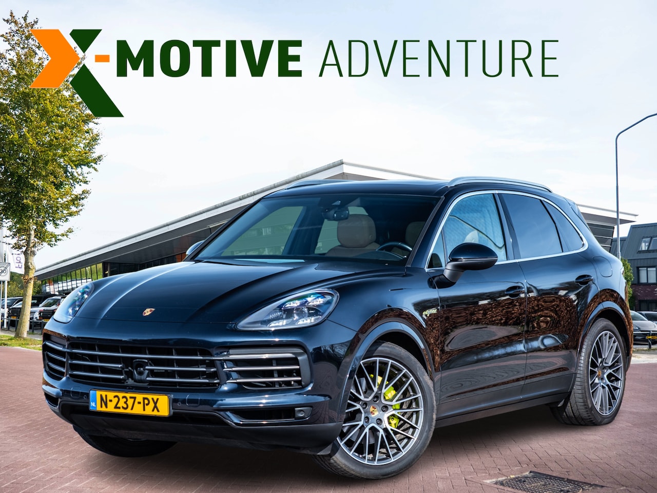 Porsche Cayenne - 3.0 E-Hybrid Aut. | Panodak | SportChrono | Softclose | 20” LM | CarPlay | Luchtvering | B - AutoWereld.nl