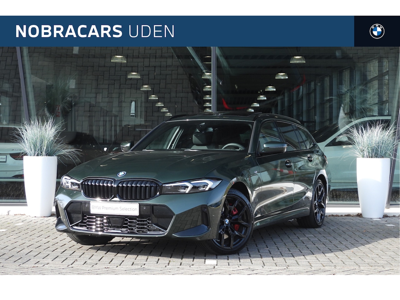 BMW 3-serie Touring - 330e M Sport Automaat / Trekhaak / Panoramadak / Sportstoelen / Comfort Access / Adaptieve - AutoWereld.nl