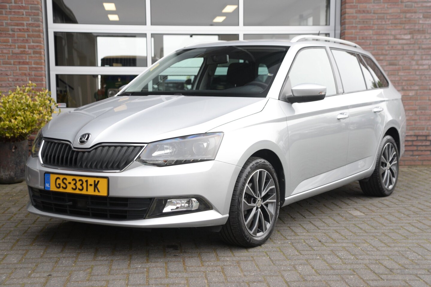 Skoda Fabia Combi - 1.0 Edition / APP Connect / Trekhaak / Stoelverwarming / - AutoWereld.nl