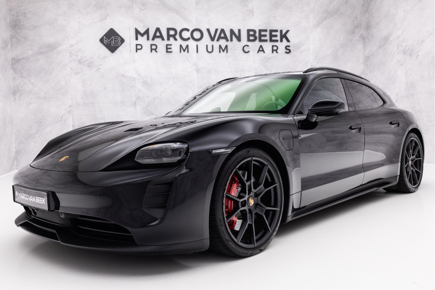 Porsche Taycan Sport Turismo - GTS 93 kWh | Pano | Achterassturing | Carbon | InnoDrive - AutoWereld.nl