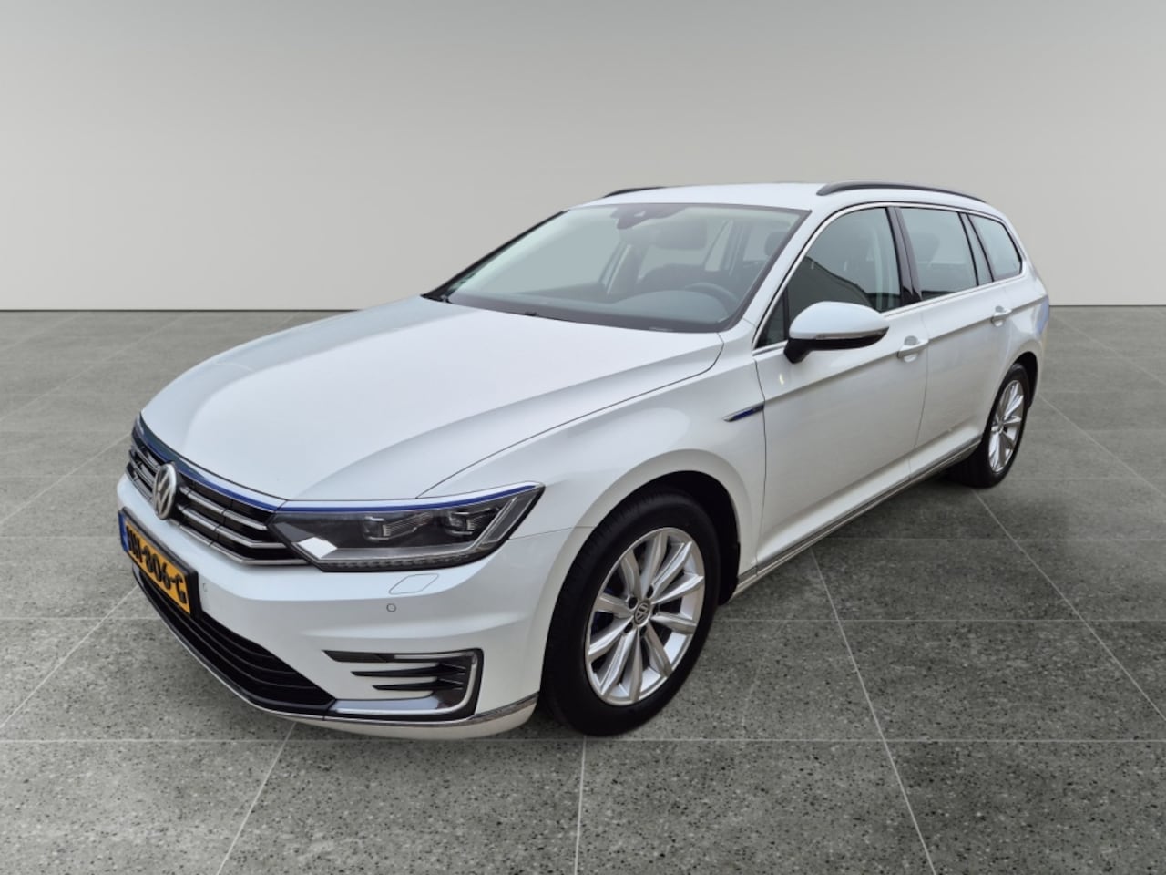 Volkswagen Passat Variant - 1.4 TSI GTE Highline | Led | Comfortstoel | Trekhaak | Navi | Ai - AutoWereld.nl
