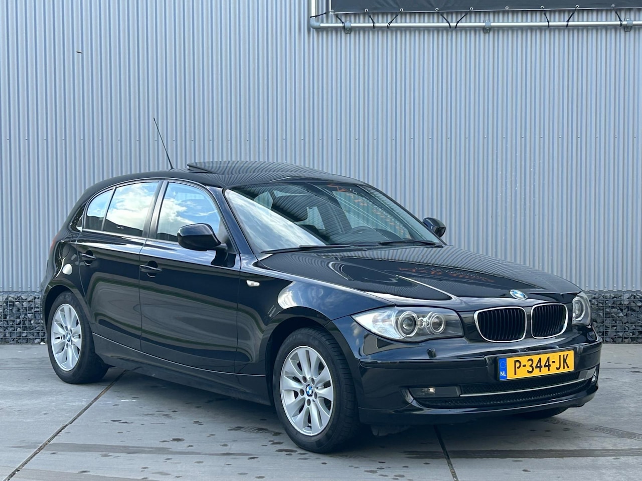BMW 1-serie - 118i 118i, Automaat, Dakraam, Clima, Cruise, Navi, Onderhoudshistorie - AutoWereld.nl